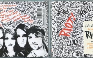 RIOT ! - CD-LEVY . PARAMORE