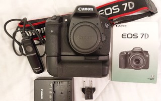 Canon EOS 7D -runko lisätarvikkeilla