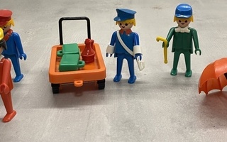Playmobil - matkustajia ja asemahenkilökuntaa
