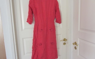 50-luvun pinkki kotelo-mekko silkkiä? XS S