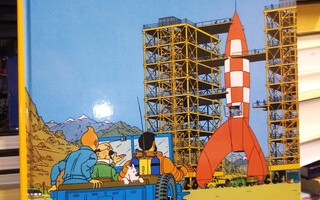 Herge :  Tintin seikkailut 16 :  Päämääränä kuu ( SIS POSTIK