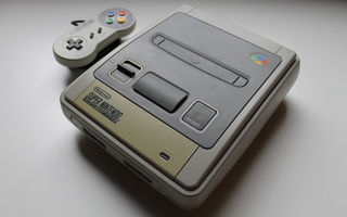 SNES Super Nintendo - konsoli + 1 x ohjain (SCN)