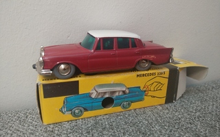 Schuco micro car Mercedes-Benz 220s