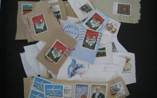 Suomalaisia postimerkkejä pieni kasa