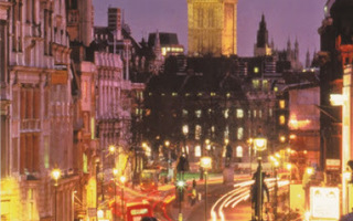 Lontoo, Trafalger Square ja Big Ben yöllä