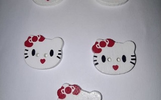 3 kpl Hello Kitty nappi