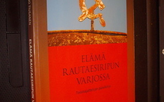 Tauno Tiusanen : Elämä rautaesiripun varjossa ( 1 p. 2009 )