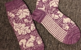 Uudet käsinneulotut Kurre-sukat, koko 30