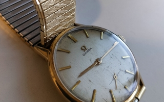 MIESTEN 14K KULTAINEN RANNEKELLO "LINEN DIAL" !!