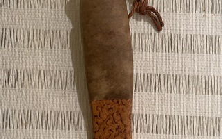 Käsintehty puukko