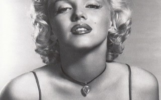 Marilyn Monroe, sydänkoru kaulassa