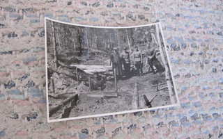 vanha valokuva sota-ajalta upseerit menossa korsuun