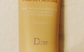 Kosmetiikkaa Dior Forever Perfect Mousse