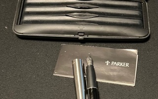 Parker Frontier mustetäytekynä