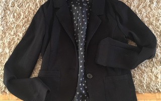 H&M musta jakku. Koko 146 cm.