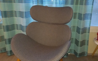 Kaunis harmaa tuoli