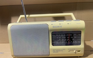 Sony radio  ICF-880L