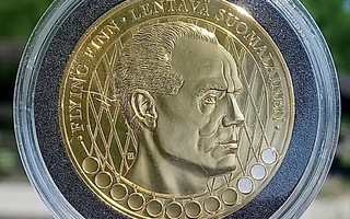 Paavo Nurmi  - 1920- 1924 - 1928. Kullanvärinen mitali kapse