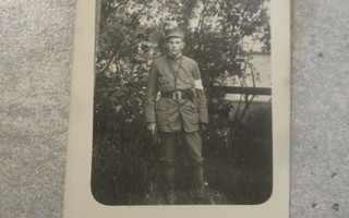 vanha postikortti - valkoinen sotilas