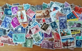 KOKO MAAILMA leimattuja postimerkkejä n. 230 kpl ei Suomi