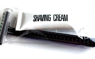 Razor + Shaving cream Avaamaton paketti
