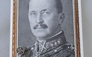 Mannerheim Tasavallan presidentti -kortti ja rintaneula