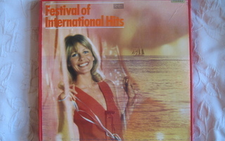 Festival Of International Hits (11 LP-levyn boksi)