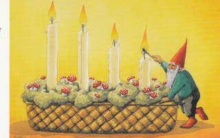 Eva Dahlberg  -Pukki sytyttää kynttilöitä.