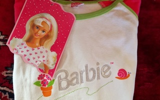 Barbie  valkoinen t-paita 126 cm .15. UUSI