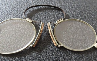 Vanhat silmälasit