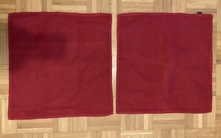 2 kpl punainen lautasliina / tabletti 49 x 47 cm