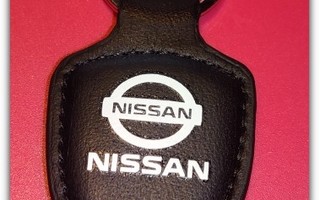 Pieni nahkainen Nissan avaimenperä