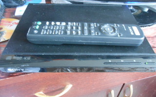 SONY DVD/CD Player DVP-SR160 + kaukosäädin.