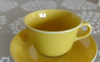 Arabia Maija vanha keltainen kahvikuppi ja tassi
