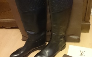 LOUIS VUITTON Free Flat High Boot In Leather