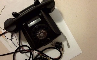 Puhelin, vanha Ericsson, 144225.