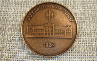 Sotakorkeakoulu 1924  mitali 1988.