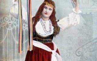 NAINEN / Espanja - tamburiinia helistävä tyttö. 1900-l.