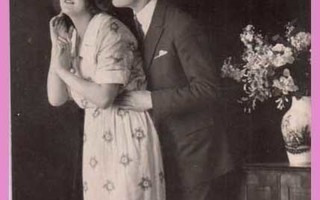 RAKKAUS / Nuoren miehen kädet tytön vyötäröllä. 1920-l.