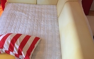 Muuta sänky divaani-sohvaksi, teetetty selkänojat