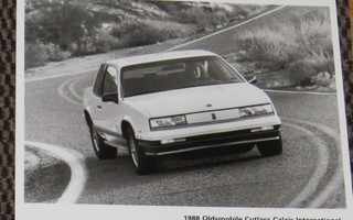 1988 Oldsmobile Cutlass Calais pressikuva - KUIN UUSI