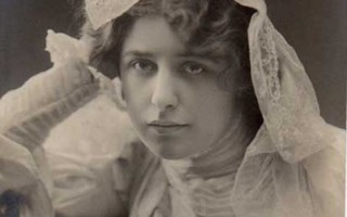 NAINEN / Geraldine Farrar -  oopperalaulaja. 1900-l.