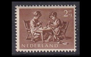 Alankomaat 649 ** Voor het Kind 2+3 C (1954)