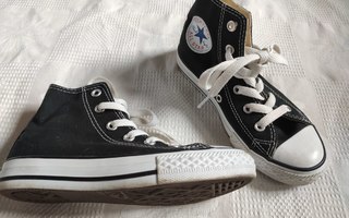 29 Converse Chuck Taylor All Stars musta