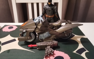Batman figuuri ja moottoripyörä