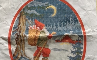 Ristipistomalli Joulupukki lahjoineen talvimaisemassa AMA