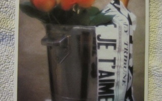 Kortti : Ruusut, shampanja ja teksti Je t'Aime