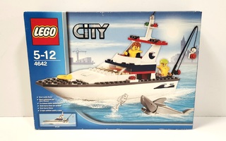 Lego City Fishing Boat 4642 UUSI