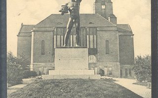 Lahti - Vapauden patsas ja kaupungintalo_(2173)