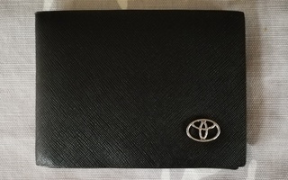Musta Toyota lompakko
